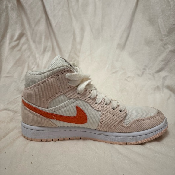 Nike Jordan Women’s 1 Mid SE Sail / Orange - Orange Quartz - Picture 12 of 16